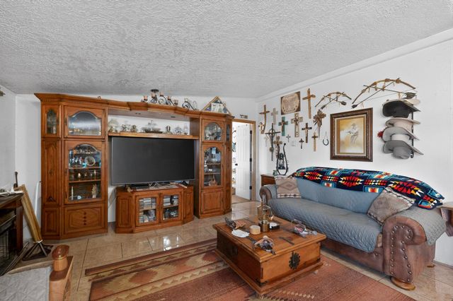 8 Tiempo Road, Jarales, NM 87023