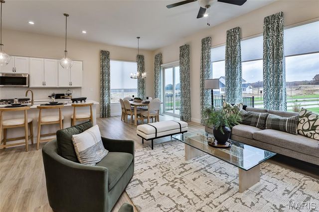 421 FARMHOUSE Drive, O'fallon, MO 63385