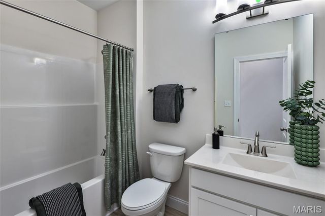 421 FARMHOUSE Drive, O'fallon, MO 63385