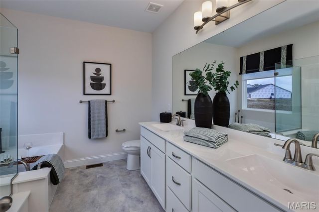 421 FARMHOUSE Drive, O'fallon, MO 63385