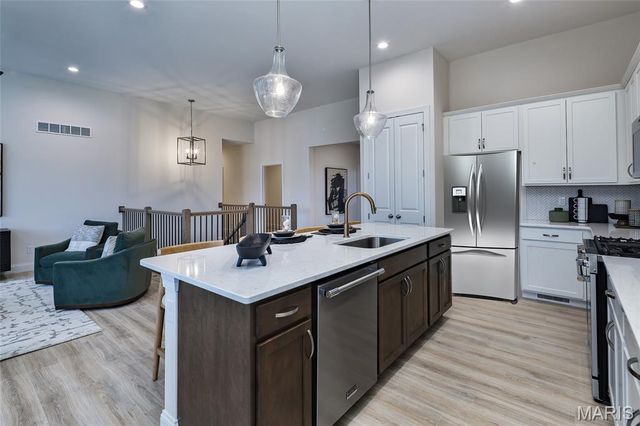 421 FARMHOUSE Drive, O'fallon, MO 63385