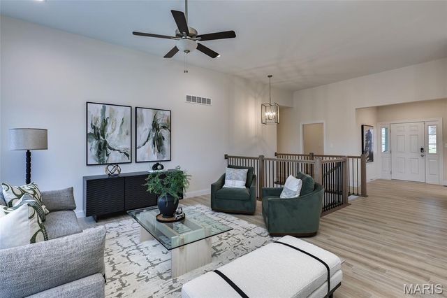 421 FARMHOUSE Drive, O'fallon, MO 63385