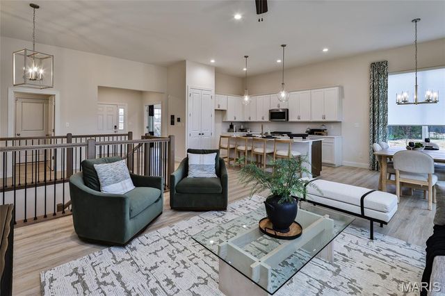 421 FARMHOUSE Drive, O'fallon, MO 63385