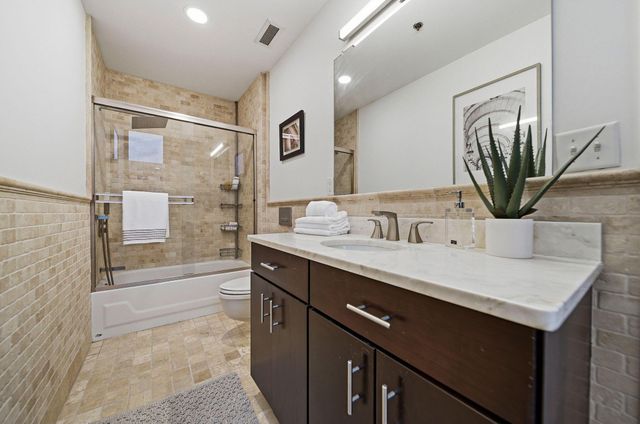 78 E Chestnut Street, 404, Columbus, OH 43215