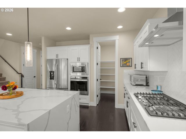 12760 Se GATEWAY Dr, Happy Valley, OR 97086