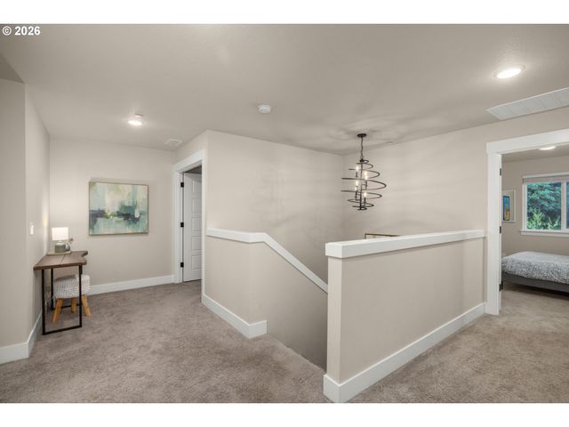 12760 Se GATEWAY Dr, Happy Valley, OR 97086
