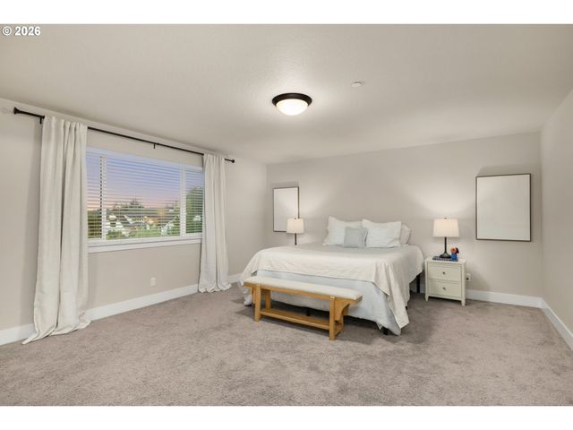 12760 Se GATEWAY Dr, Happy Valley, OR 97086