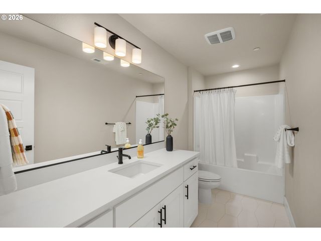 12760 Se GATEWAY Dr, Happy Valley, OR 97086