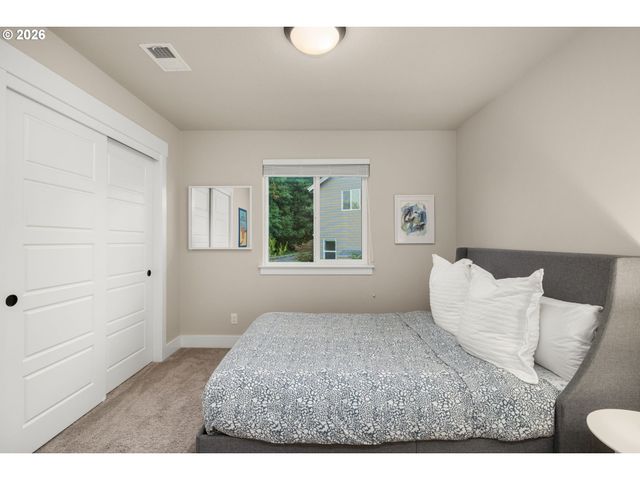 12760 Se GATEWAY Dr, Happy Valley, OR 97086