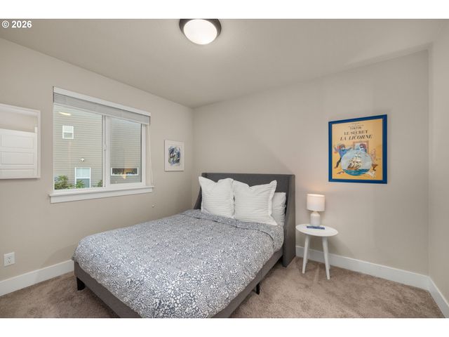 12760 Se GATEWAY Dr, Happy Valley, OR 97086