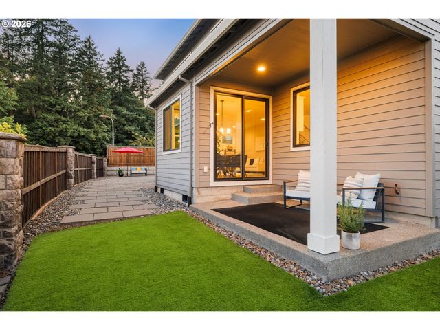 12760 Se GATEWAY Dr, Happy Valley, OR 97086
