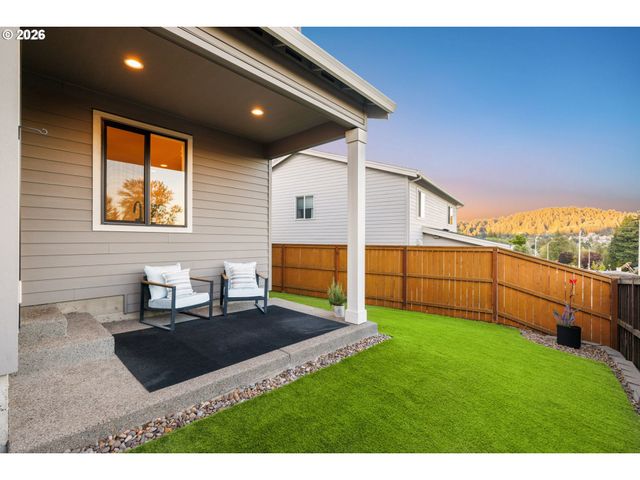 12760 Se GATEWAY Dr, Happy Valley, OR 97086