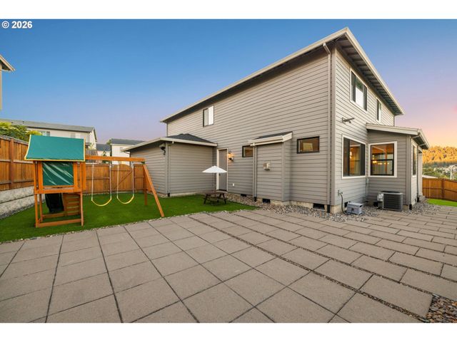 12760 Se GATEWAY Dr, Happy Valley, OR 97086