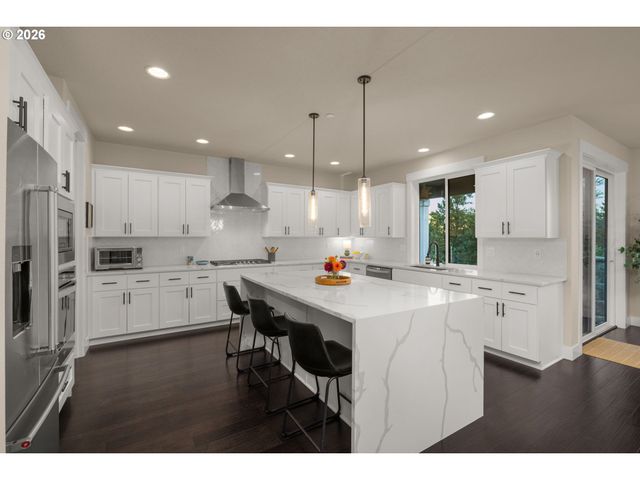 12760 Se GATEWAY Dr, Happy Valley, OR 97086