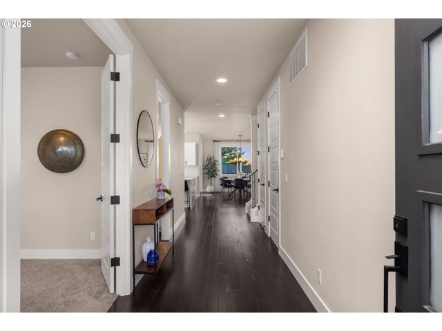 12760 Se GATEWAY Dr, Happy Valley, OR 97086