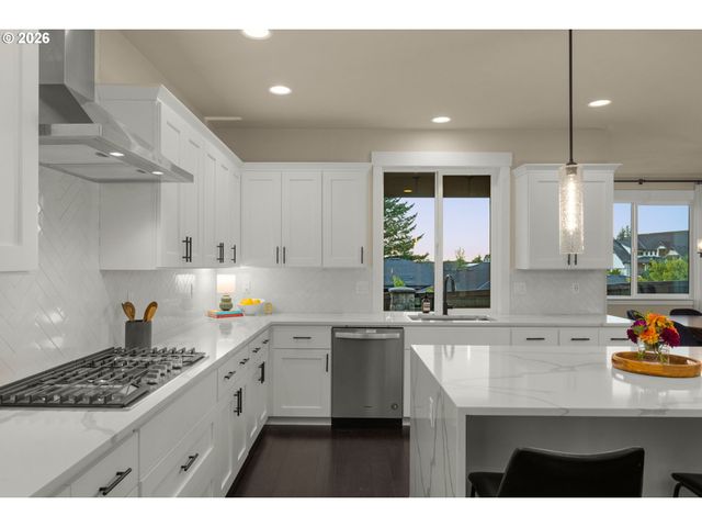 12760 Se GATEWAY Dr, Happy Valley, OR 97086