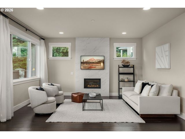 12760 Se GATEWAY Dr, Happy Valley, OR 97086