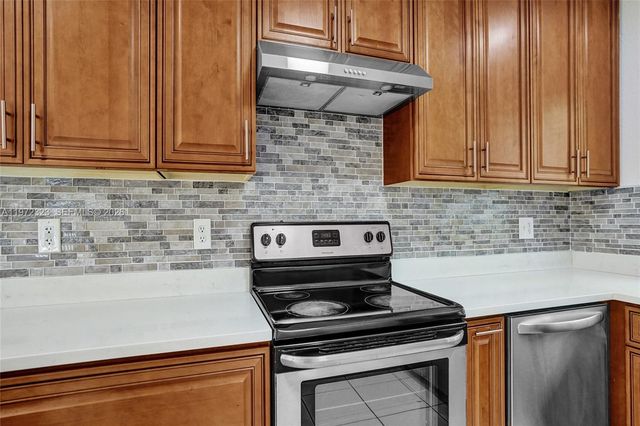 6103 Grant St, Hollywood, FL 33024