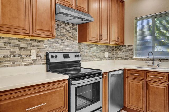 6103 Grant St, Hollywood, FL 33024