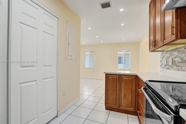 6103 Grant St, Hollywood, FL 33024