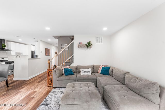 20 Harbor Circle, Freehold, NJ 07728