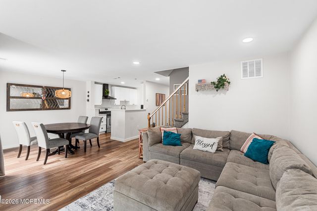 20 Harbor Circle, Freehold, NJ 07728