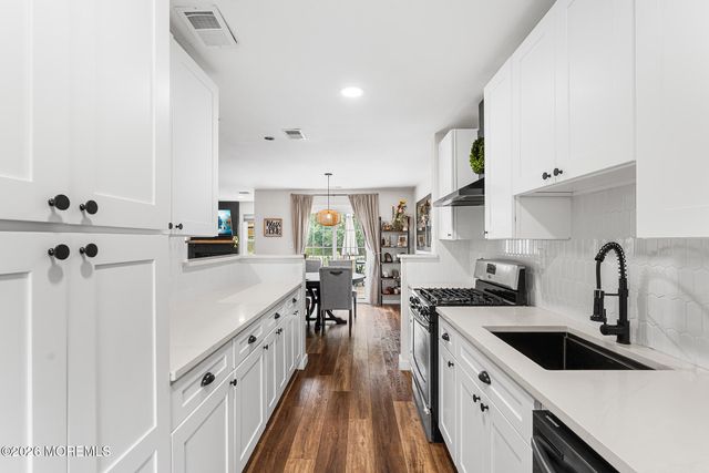 20 Harbor Circle, Freehold, NJ 07728