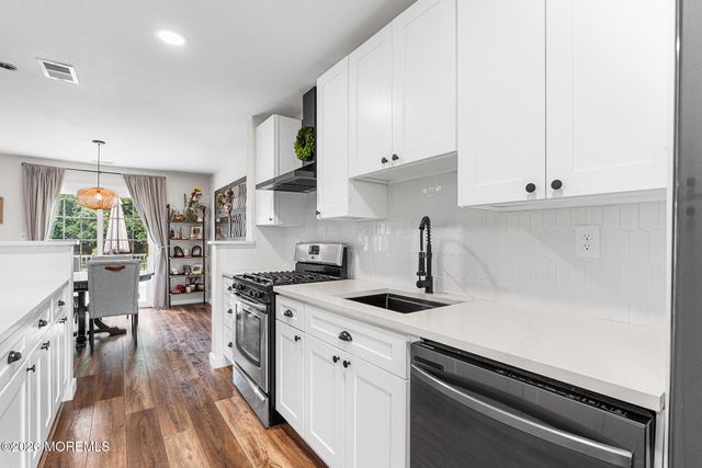 20 Harbor Circle, Freehold, NJ 07728