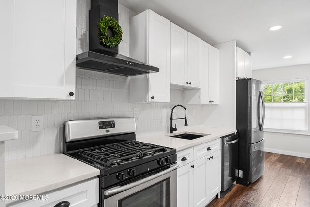20 Harbor Circle, Freehold, NJ 07728