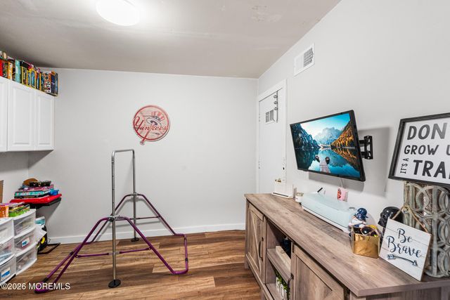 20 Harbor Circle, Freehold, NJ 07728