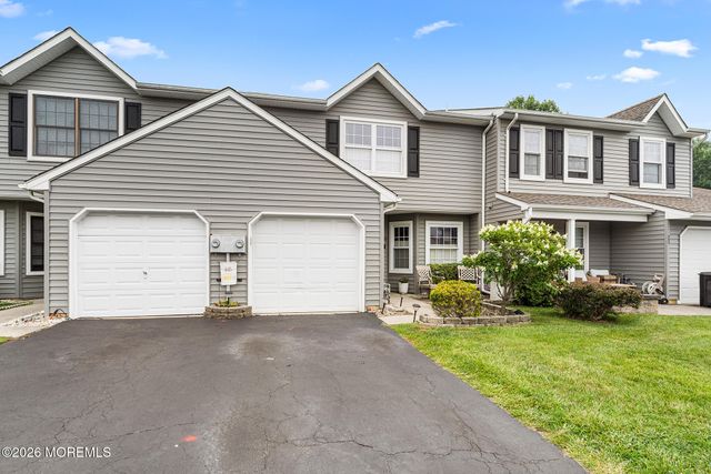 20 Harbor Circle, Freehold, NJ 07728