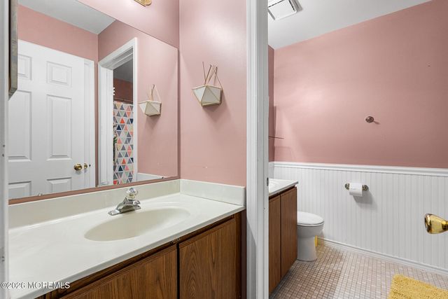 20 Harbor Circle, Freehold, NJ 07728