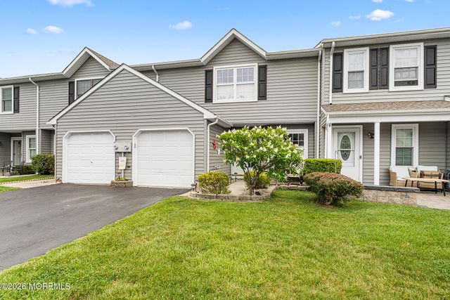 20 Harbor Circle, Freehold, NJ 07728