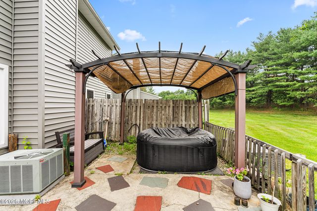 20 Harbor Circle, Freehold, NJ 07728