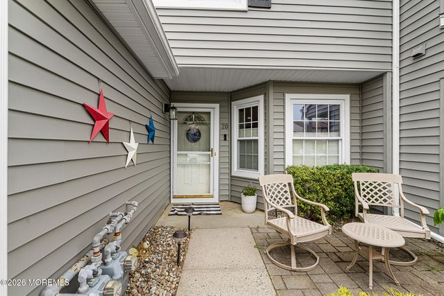 20 Harbor Circle, Freehold, NJ 07728