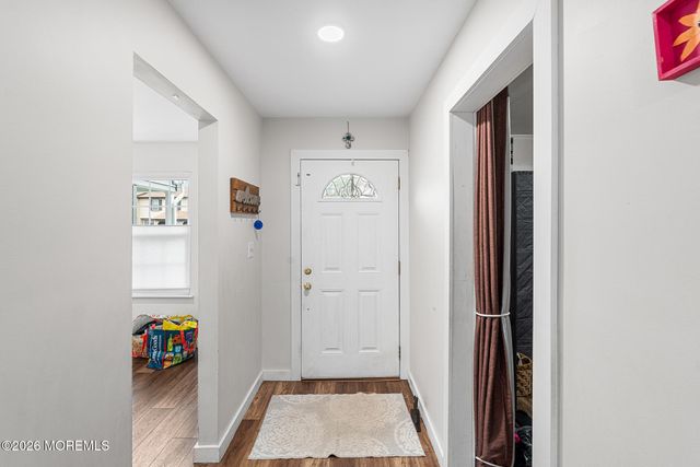 20 Harbor Circle, Freehold, NJ 07728