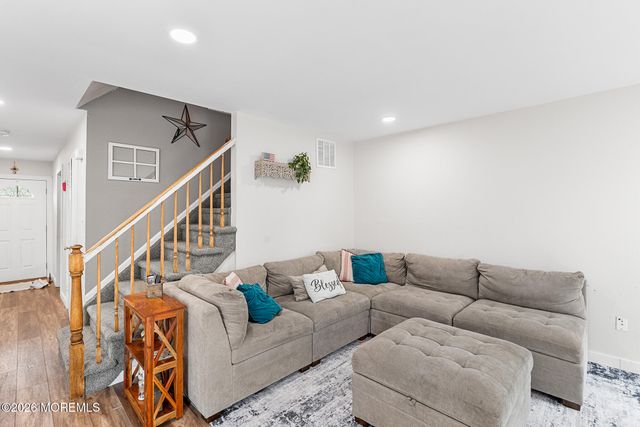 20 Harbor Circle, Freehold, NJ 07728