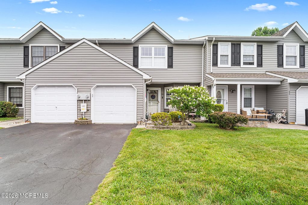 20 Harbor Circle, Freehold, NJ 07728
