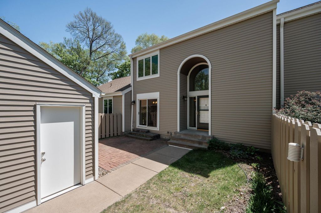 1174 Saint Clair Avenue, Saint Paul, MN 55105