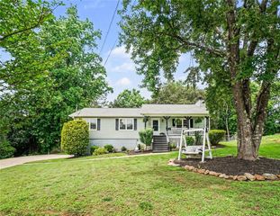 404 Hill Crest Court, Woodstock, GA 30188