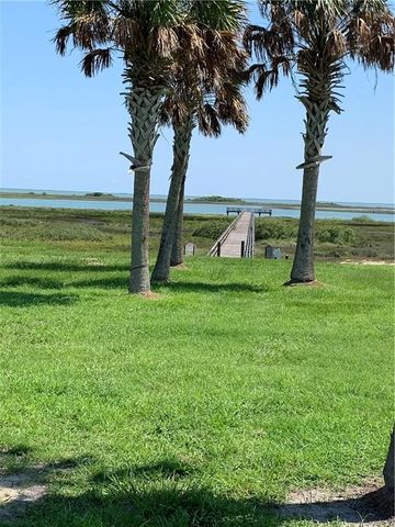 162 Chateau Way, Port O'connor, TX 77982