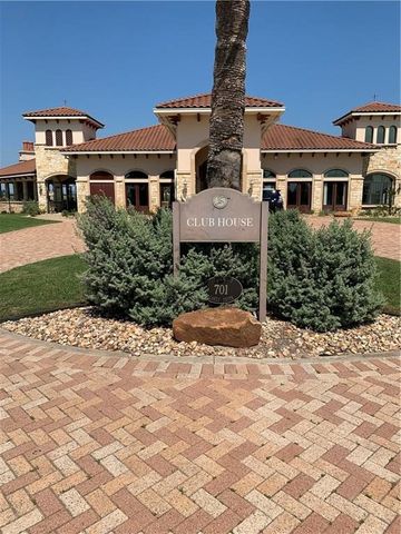 162 Chateau Way, Port O'connor, TX 77982