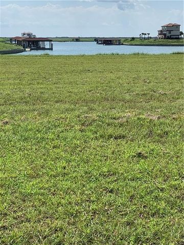 162 Chateau Way, Port O'connor, TX 77982
