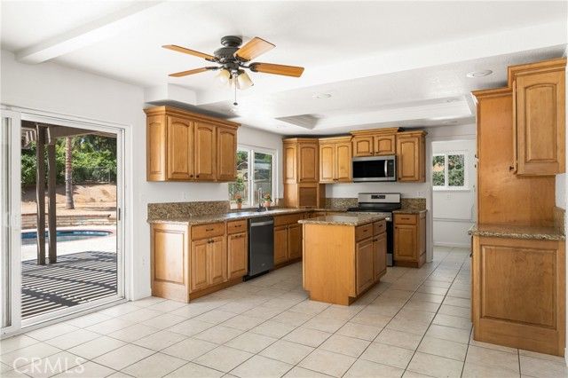 16481 Valle Vista Way, Riverside, CA 92506