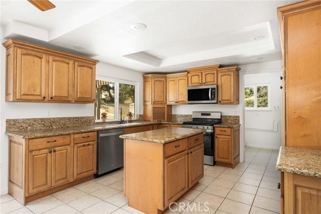 16481 Valle Vista Way, Riverside, CA 92506