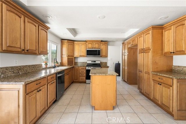 16481 Valle Vista Way, Riverside, CA 92506