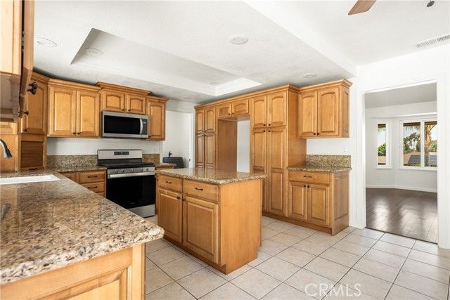 16481 Valle Vista Way, Riverside, CA 92506