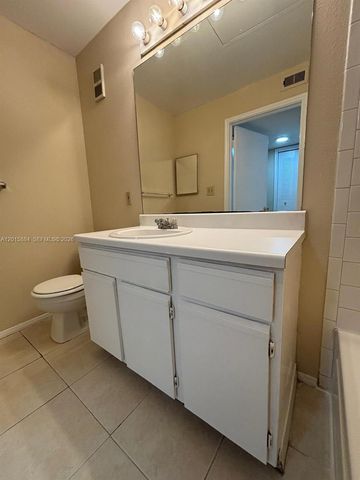 2607 NW 33rd St 2114, Oakland Park, FL 33309