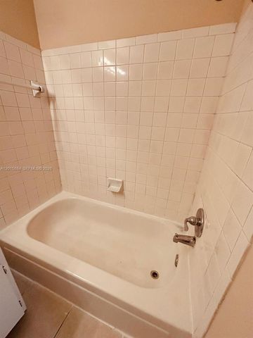 2607 NW 33rd St 2114, Oakland Park, FL 33309