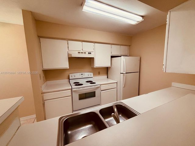 2607 NW 33rd St 2114, Oakland Park, FL 33309